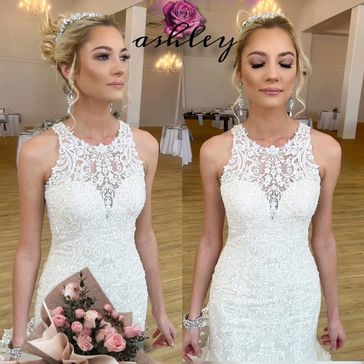 Timeless low bun bridal look